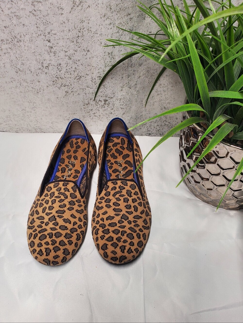 Rothy's Leopard Print Women's Slip-On Flats with Blue Trim Round-Toe Sz 6.5
